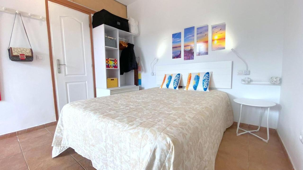Tenis Sol Levante 103 Roses Luaran gambar